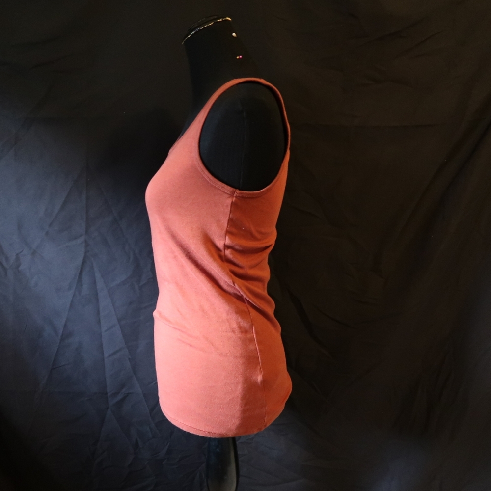 Tanktops - Picture 5 of 16
